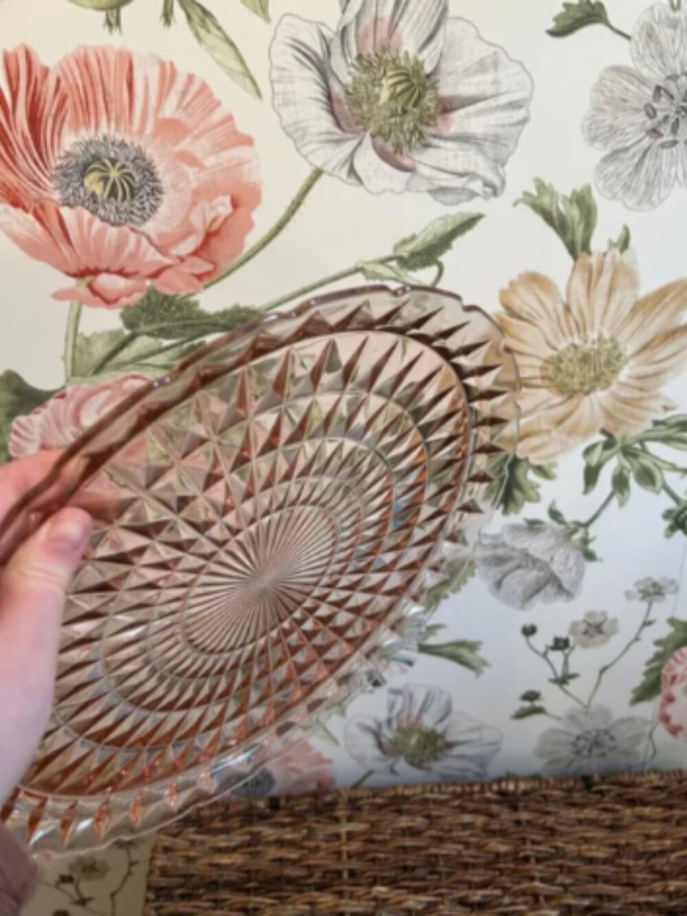 Vintage Blush Pink Pressed Glass Starburst Platter Decorative Round Tray - Picture 6 of 7